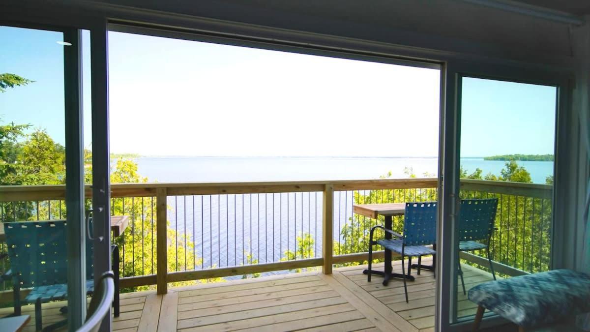 Loza House Coastal Design Unit With Lake & Mountain Views بلاتسبورغ المظهر الخارجي الصورة