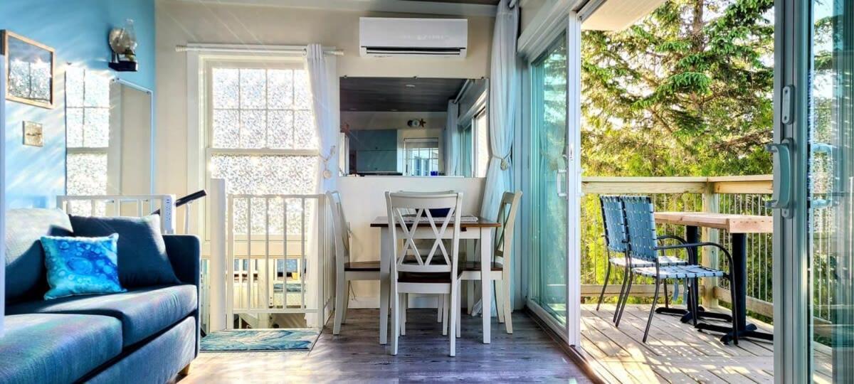 Loza House Coastal Design Unit With Lake & Mountain Views بلاتسبورغ المظهر الخارجي الصورة