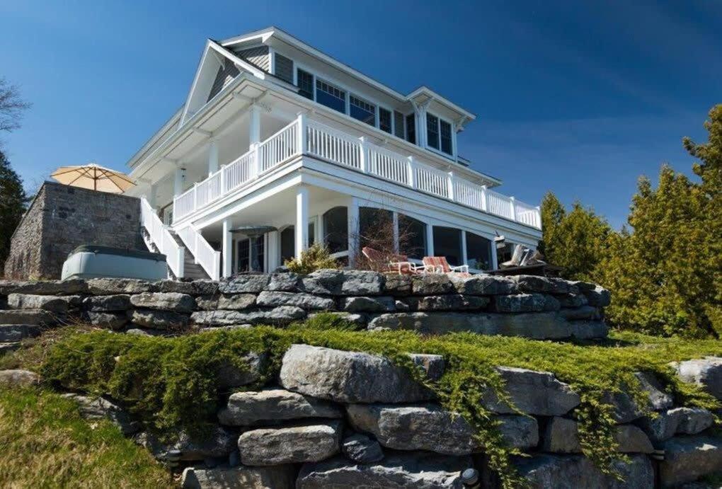 Loza House Coastal Design Unit With Lake & Mountain Views بلاتسبورغ المظهر الخارجي الصورة