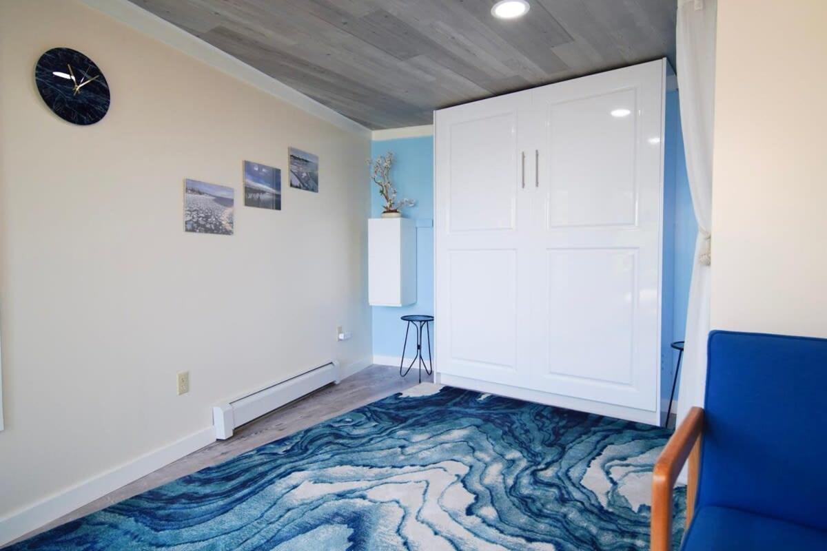 Loza House Coastal Design Unit With Lake & Mountain Views بلاتسبورغ المظهر الخارجي الصورة